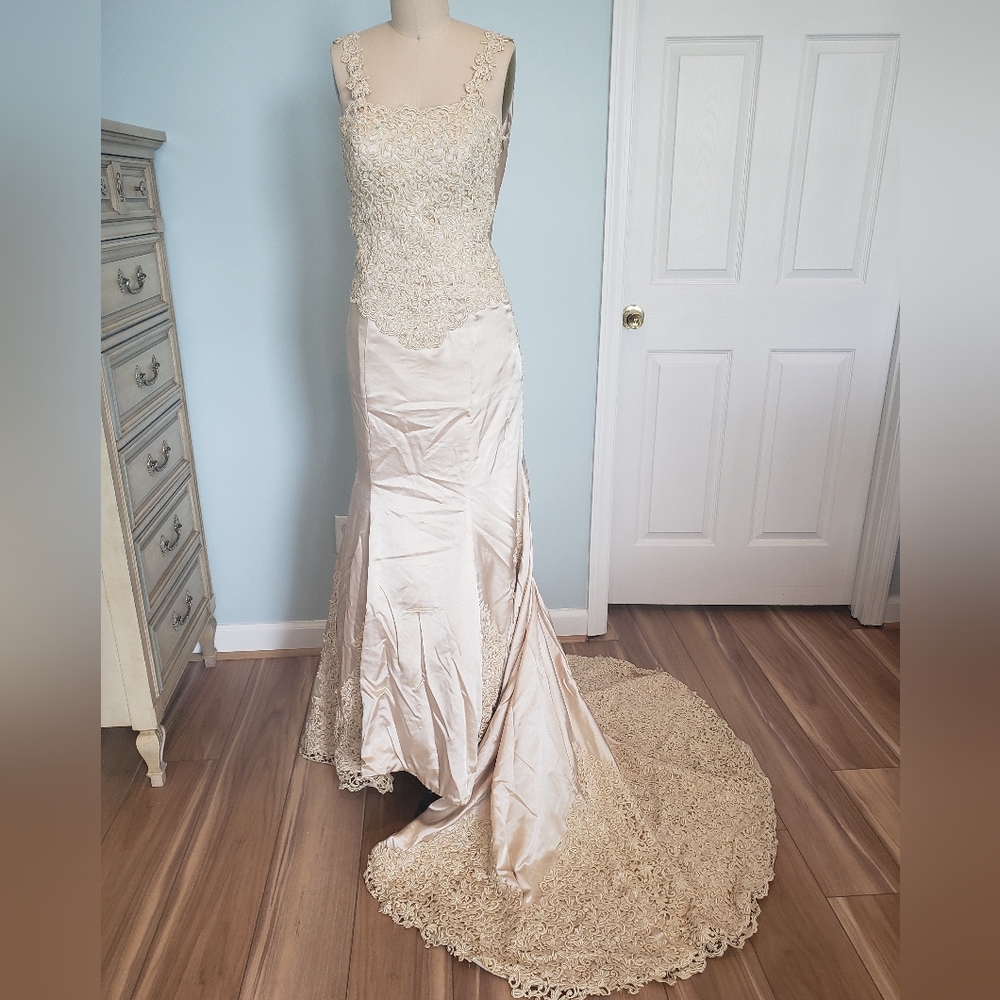 NWOT Unworn Satin & Venetian Lace Wedding gown, 28" waist
